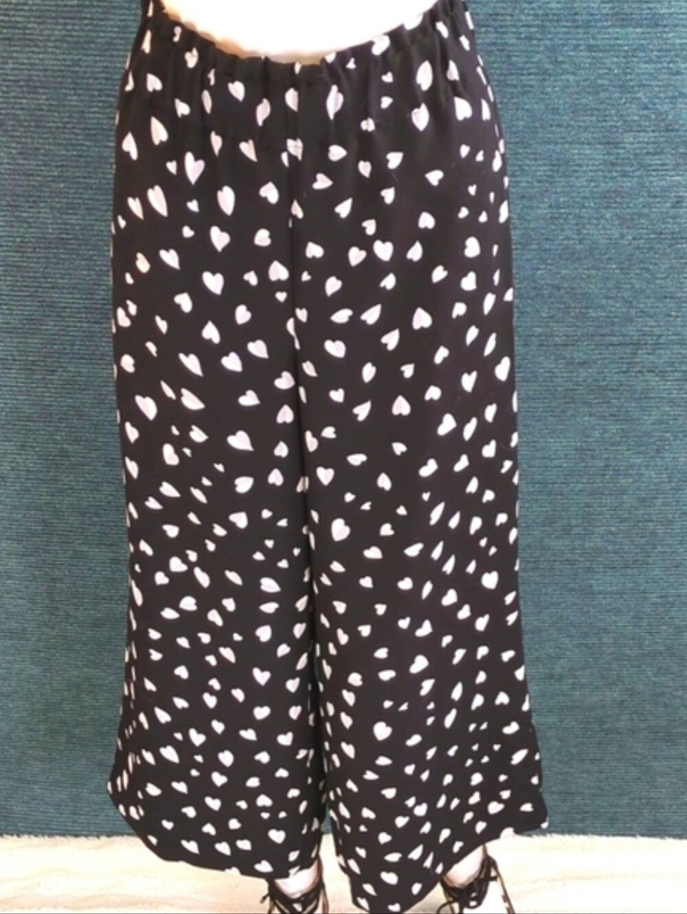 Ann Taylor Heart Print Capri Pants - Picture 4 of 15